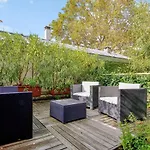 Superb Town House With Private Courtyard - Welkeys