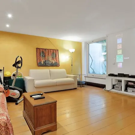 Superb Town House With Private Courtyard - Welkeys Apartment *