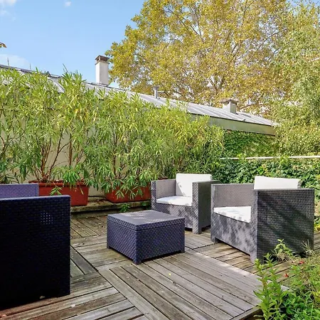 Superb Town House With Private Courtyard - Welkeys Apartment