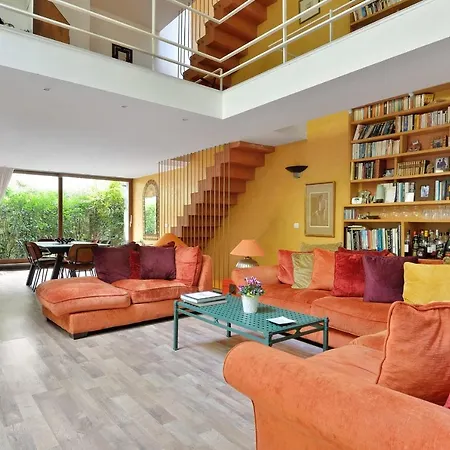 Superb Town House With Private Courtyard - Welkeys Apartment *